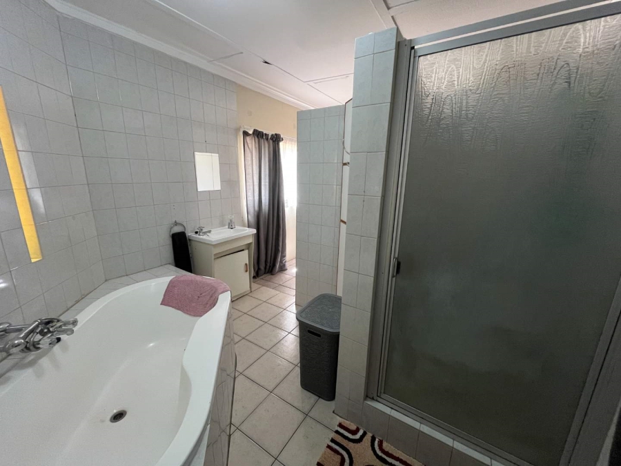 5 Bedroom Property for Sale in Die Rand Northern Cape